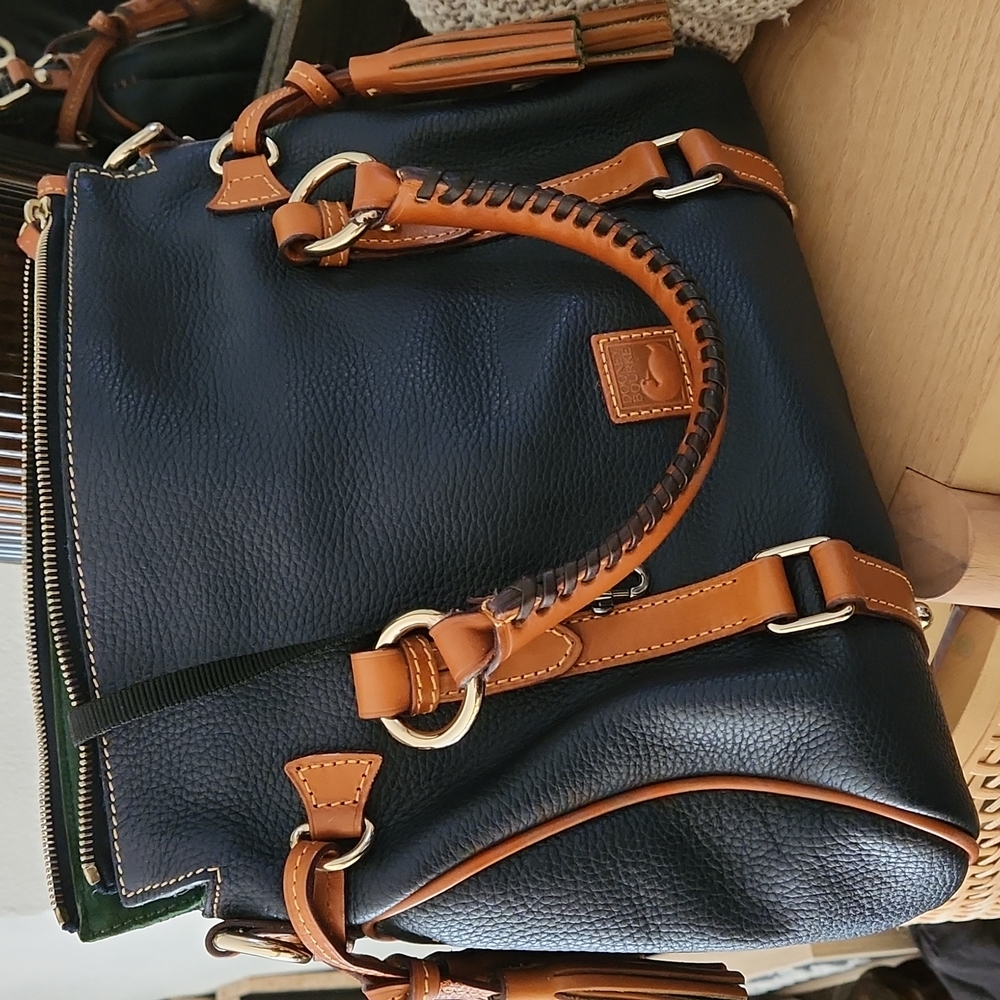 AUTHENTIC DOONEY AND BOURKE NAVY TAN PEBBLE LEATHER HANDBAG - Picture 4 of 9